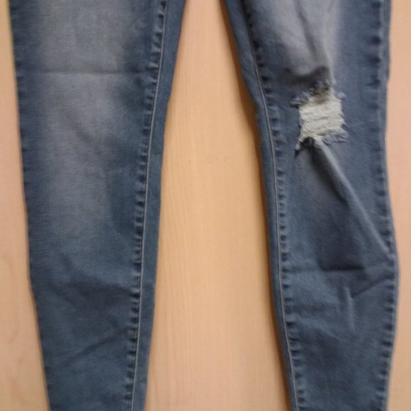 CELEBRITY PINK Distressed Jeans (5)*BONUS GIFT* - Picture 2 of 9